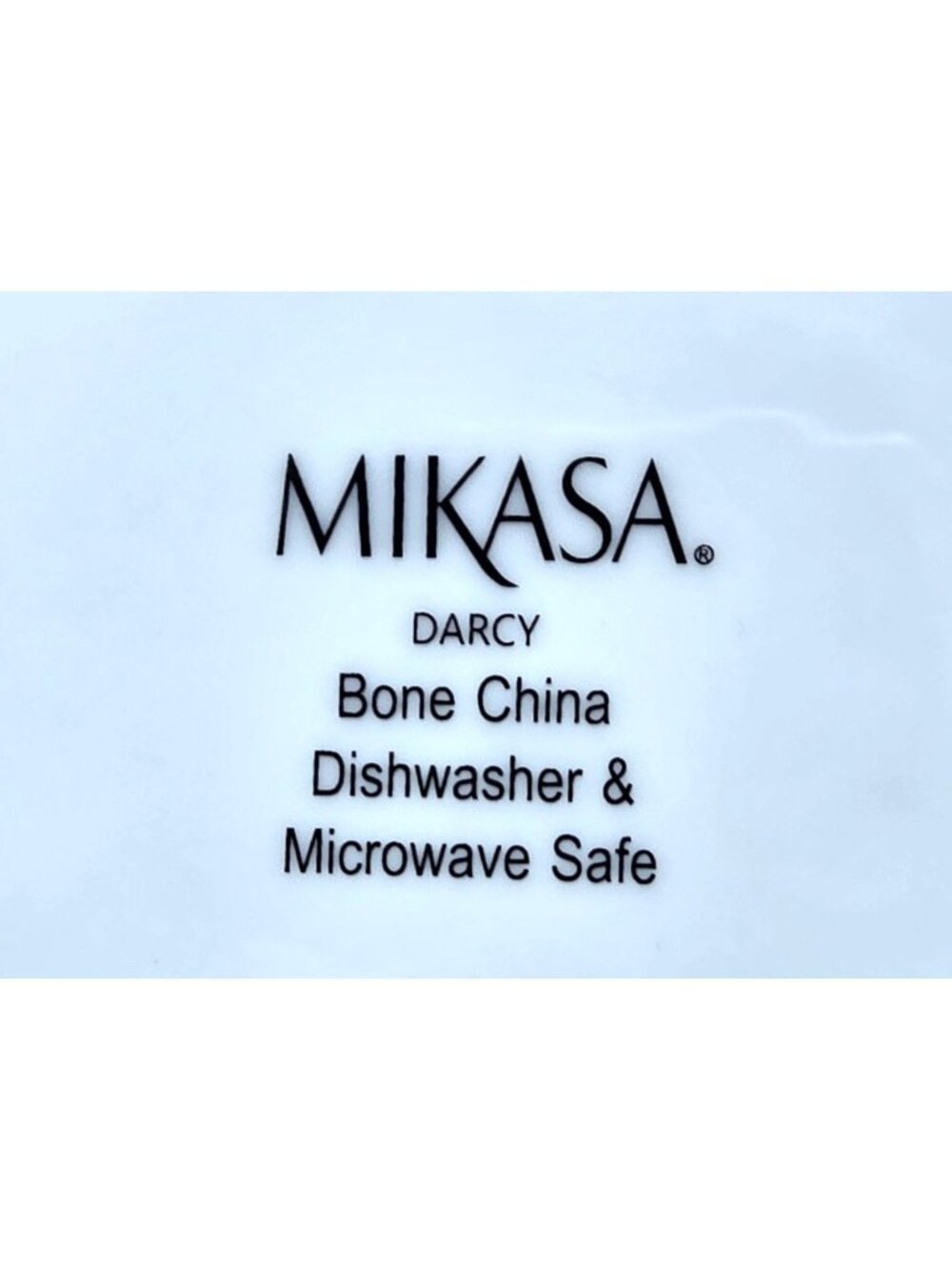 Mikasa DARCY 9” Salad Plate adorned with a vivid blue floral pattern, crafted - Picture 4 of 7